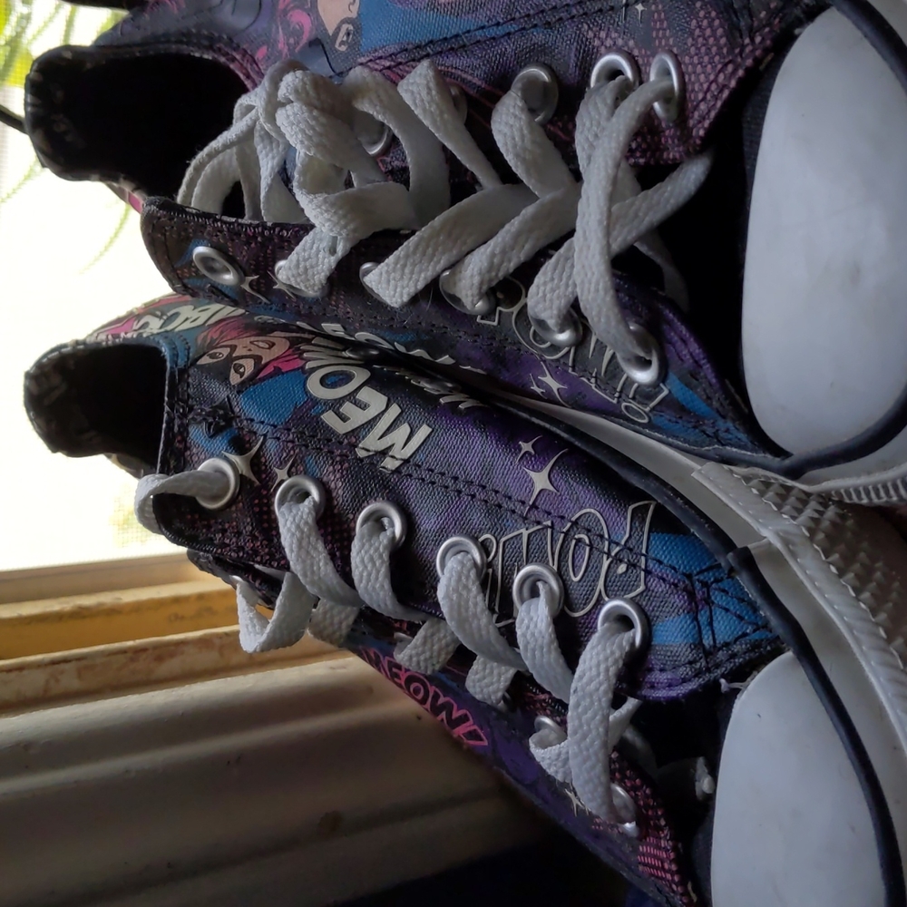Woman's size 8 Catwoman Converse